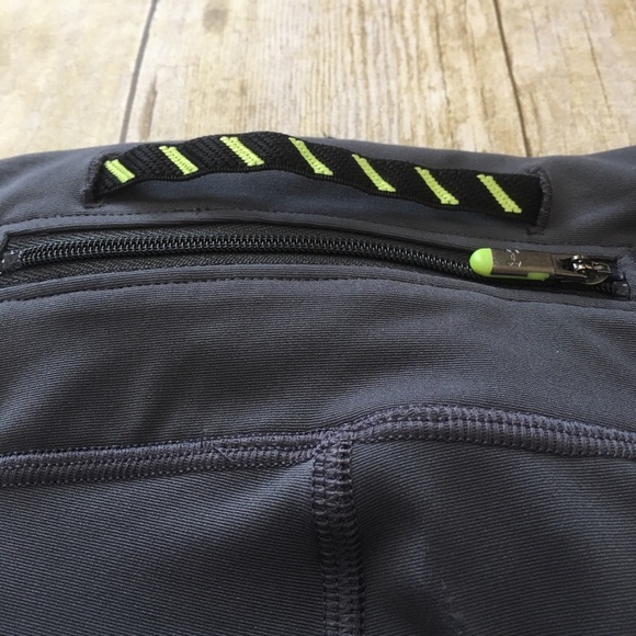 Under Armour Capris - Picture 6 of 7